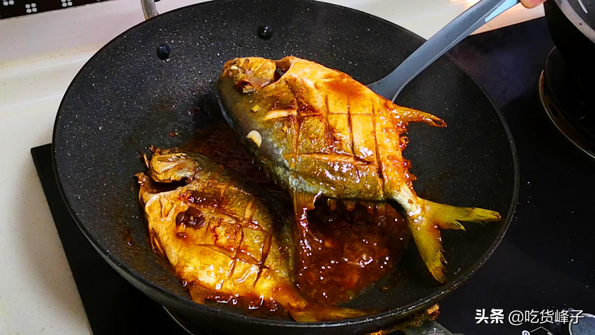 做鲳鱼最好吃的办法是什么,做鲳鱼就不用太多的水