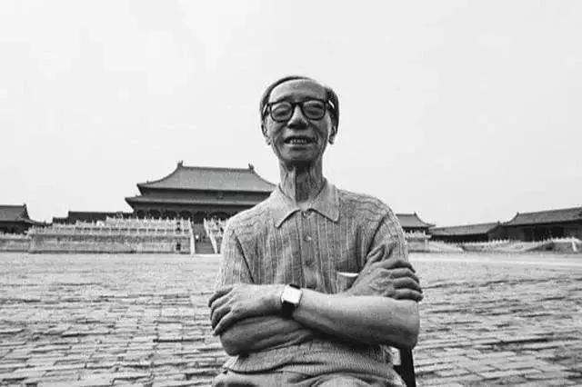 开车进故宫空姐被扒!溥仪都要买票,特朗普也须步行,你凭啥?