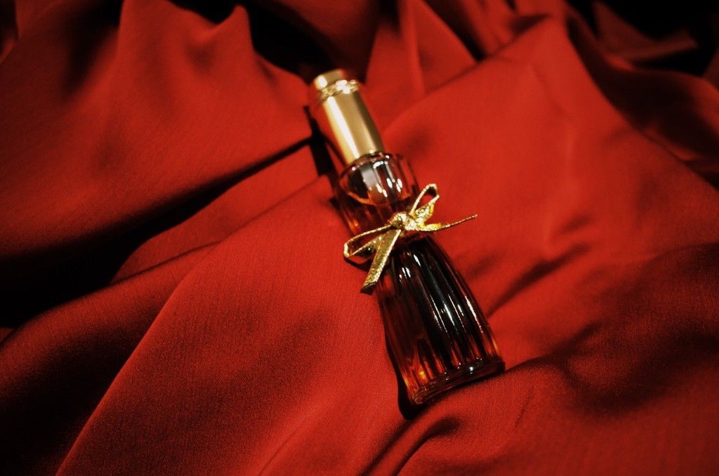 什么味道的车载香水好闻又持久,哪个牌子的香水好闻淡淡的味道