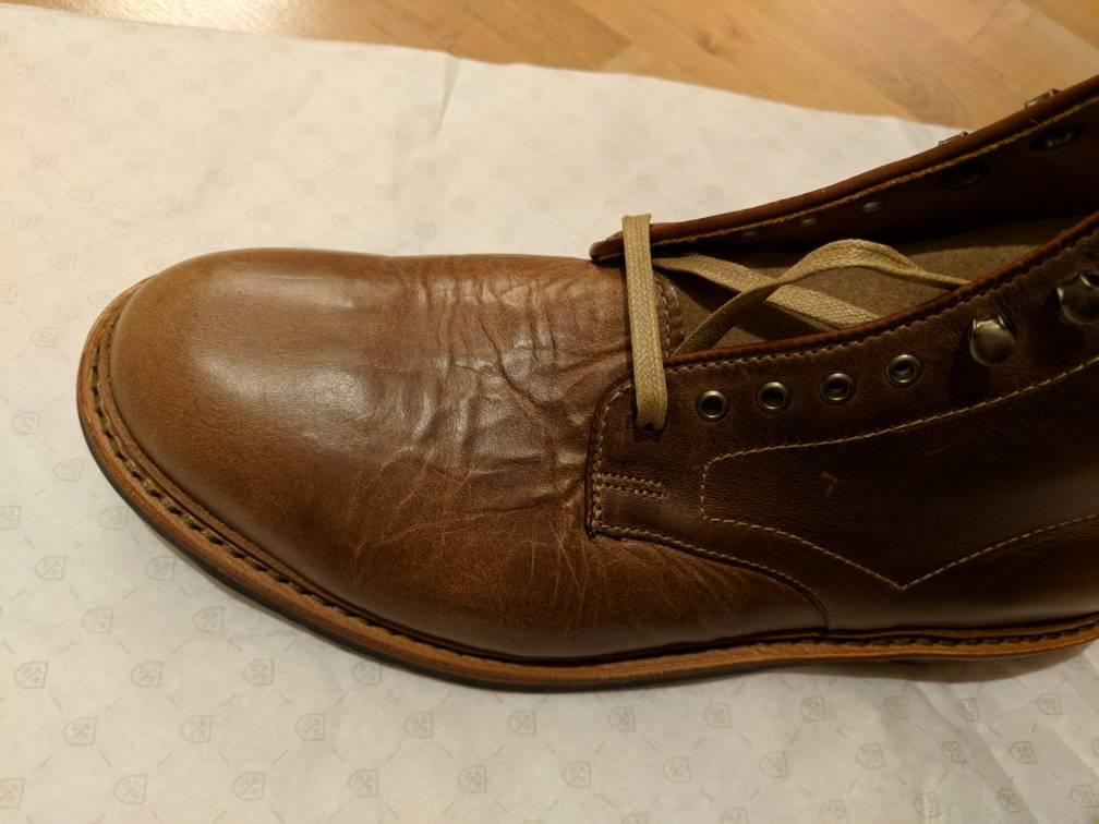 皮鞋松了有什么办法解决,皮鞋一只松一只紧是怎么回事