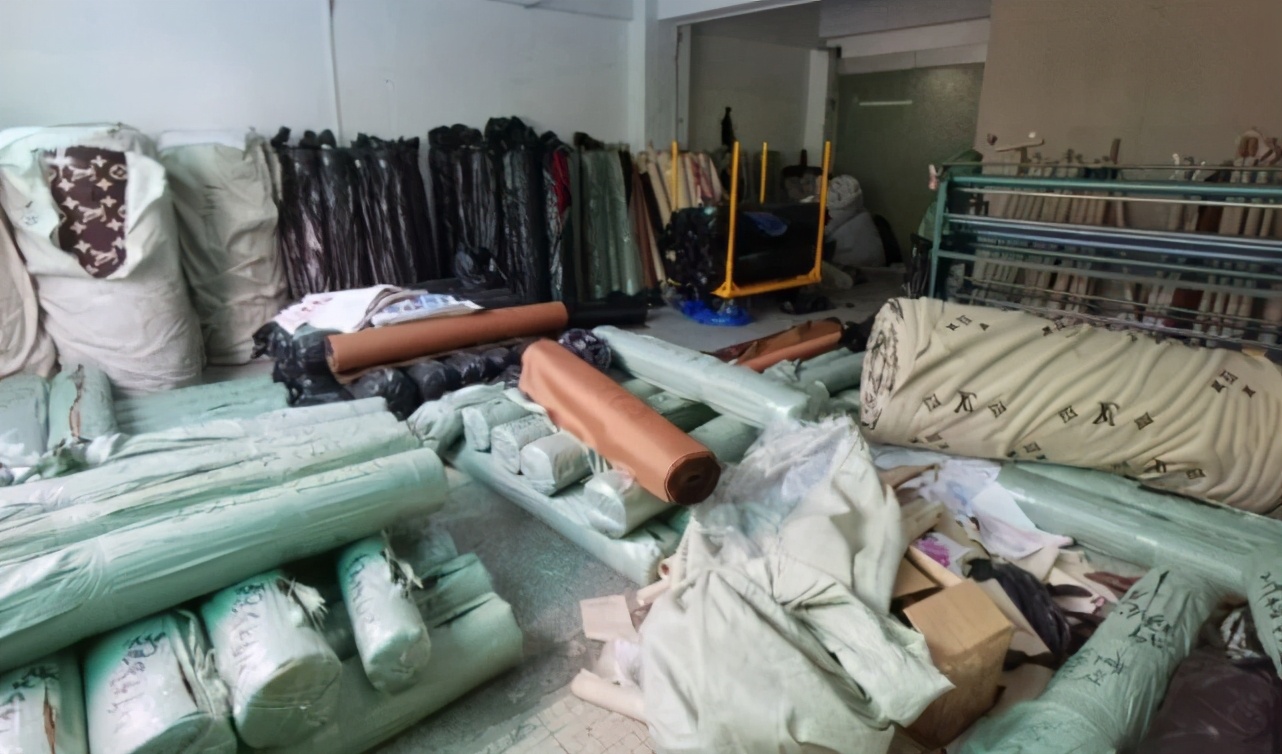 团伙勾结柜姐售卖lv,团伙勾结柜姐卖假lv