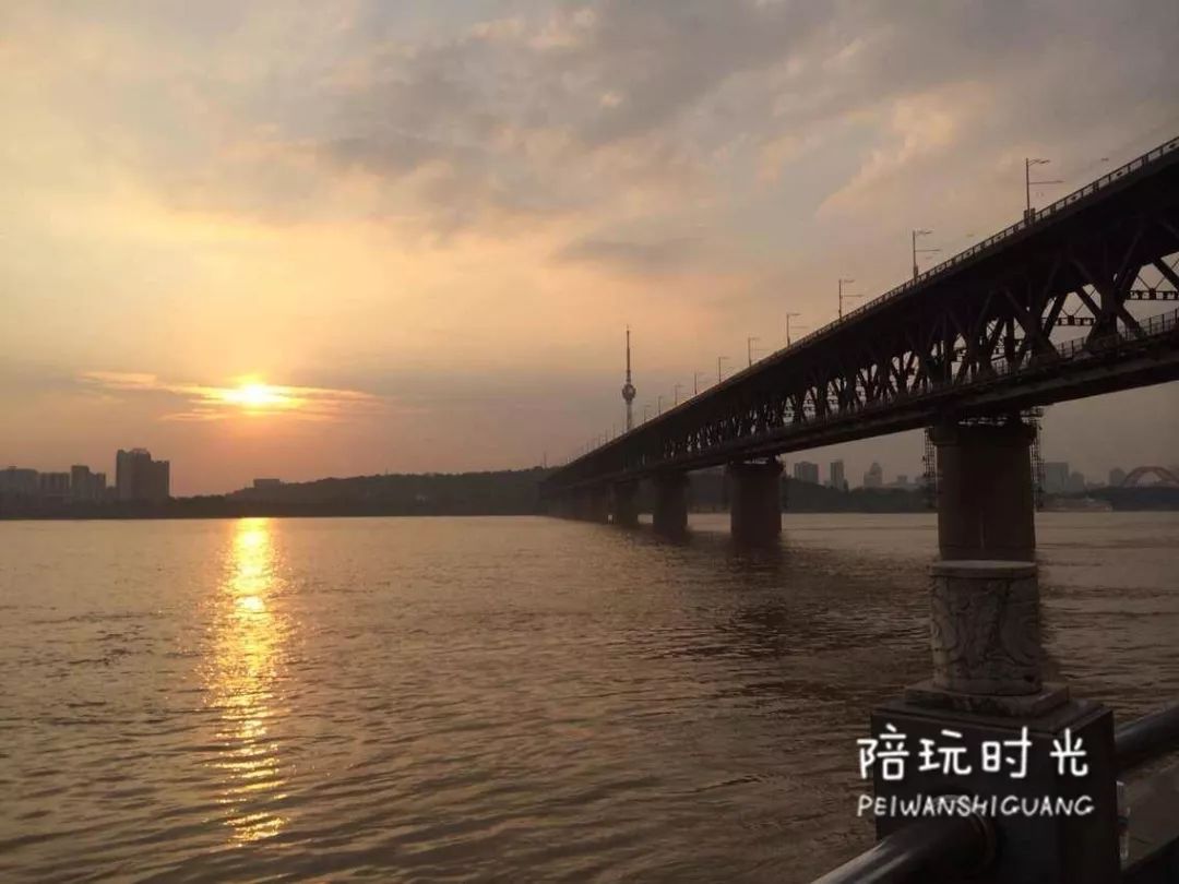 武汉旅游攻略来了一日游吃什么,武汉旅游攻略来了详细