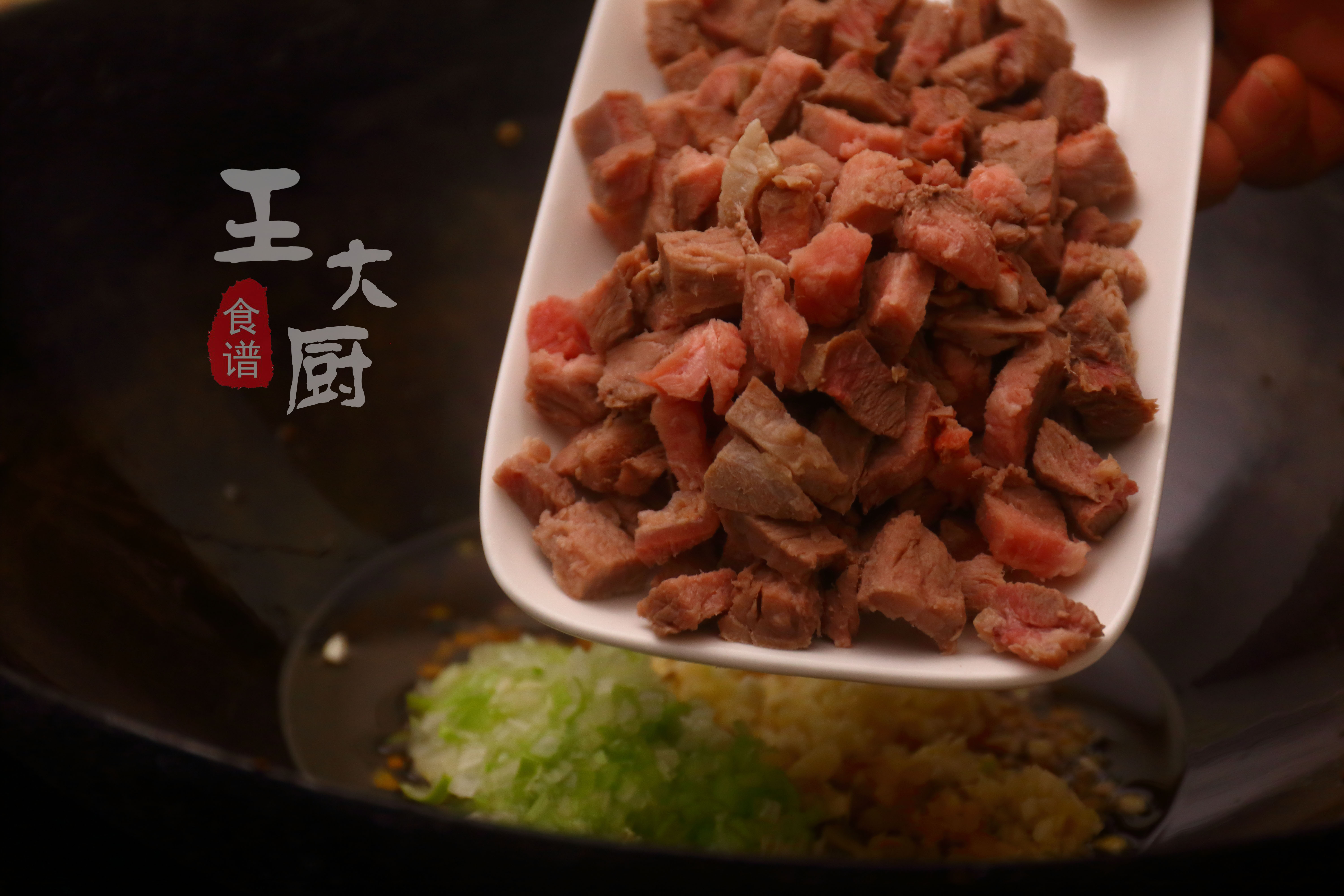 教你在家制作牛肉香菇酱香辣下饭,自制牛肉香菇拌饭酱