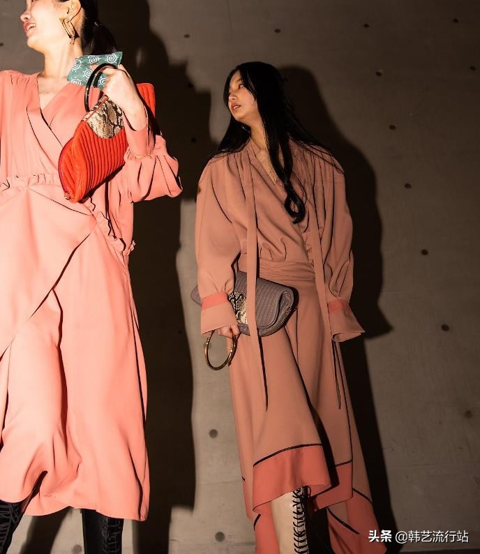 2020春夏巴黎时装周chanel秀场,2022秋冬首尔时装周bonbom