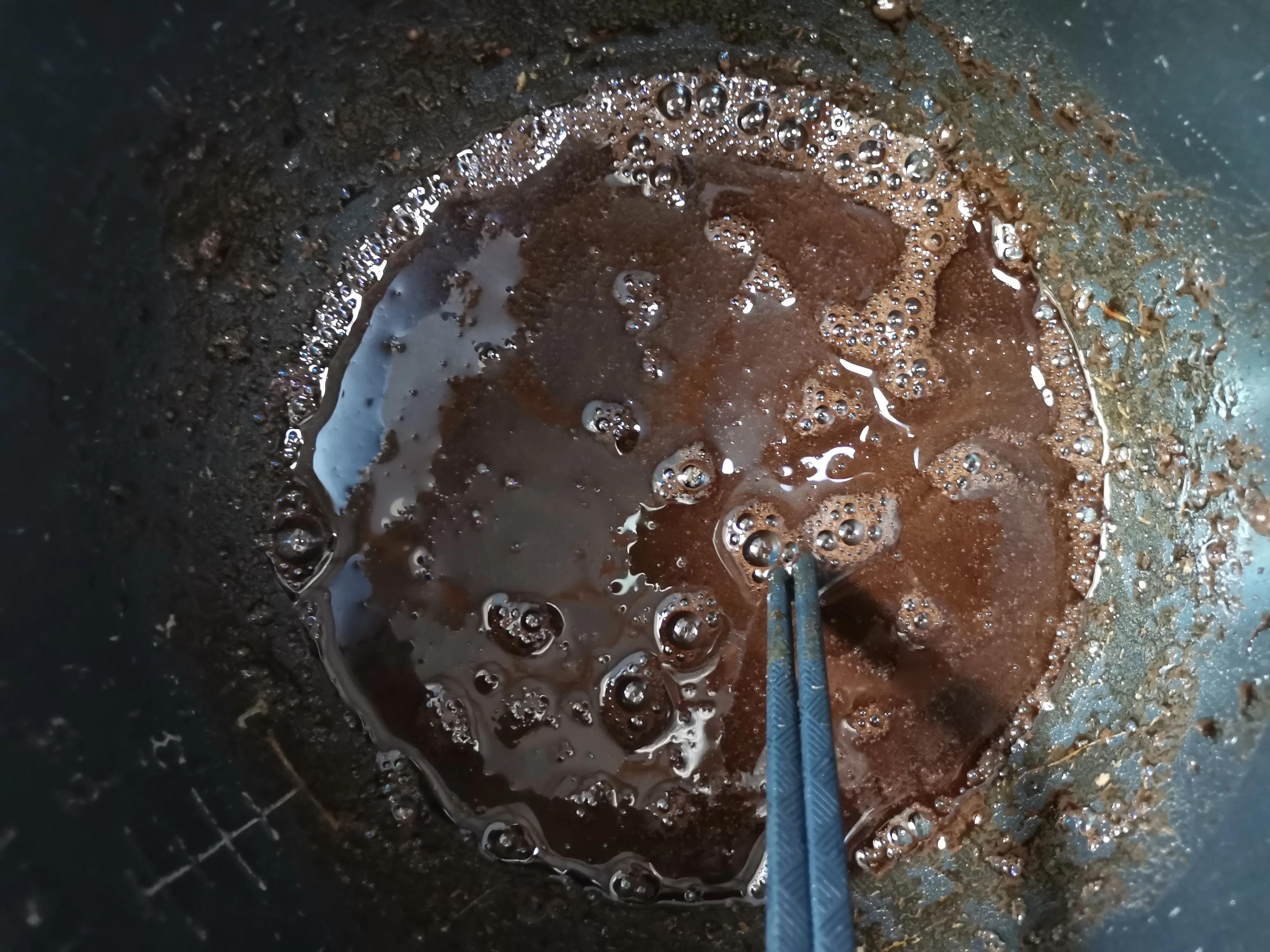 夏天必备黑凉粉怎么弄好吃,夏天黑凉粉制作方法视频教程