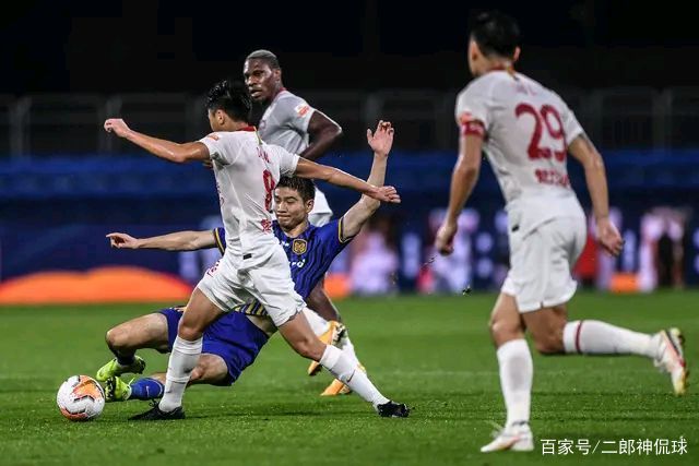 门柱三度救险，江苏苏宁差点被打爆，球队现出颓势