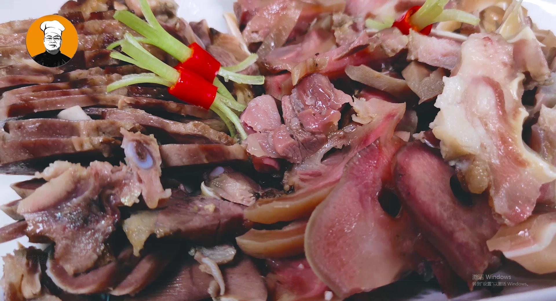 猪头别只会卤着吃，老刘教你用盐和花椒腌着吃，放一个月不会坏