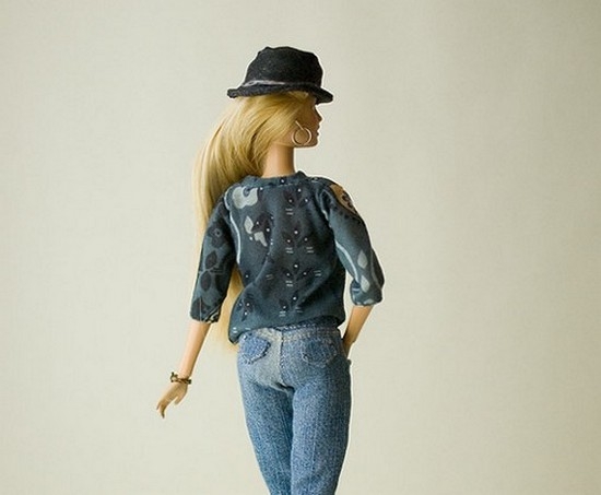 为芭比娃娃设计衣服过程,给洋娃娃制作衣服的视频