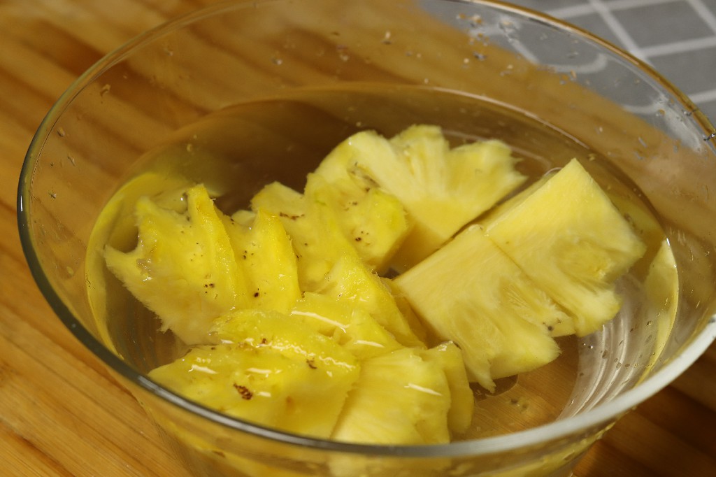 买菠萝最好的方法图解,买菠萝的4个技巧是什么