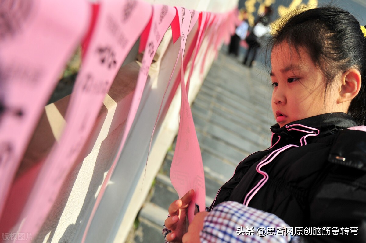 一点一横竖钩一撇什么字,一点一横长一撇向西分打一字