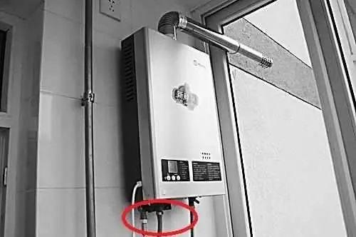 热水器下面一个管漏了怎么更换,热水器下边的管子断了