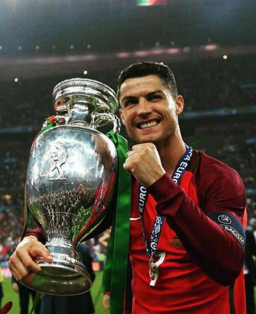 c罗加冕足坛历史第一人,c罗加冕足坛历史射手王