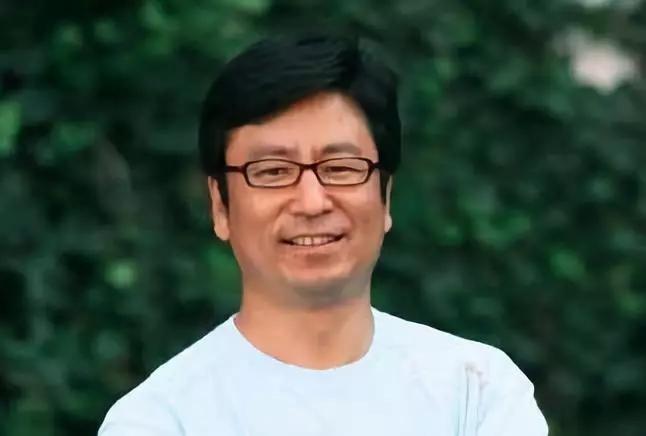 白岩松谈论啃老事件视频,央视名嘴白岩松近况