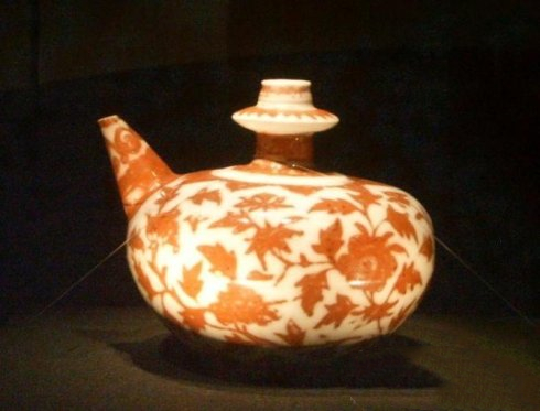 识别洪武釉里红瓷器真假特征,洪武青花鉴定真假