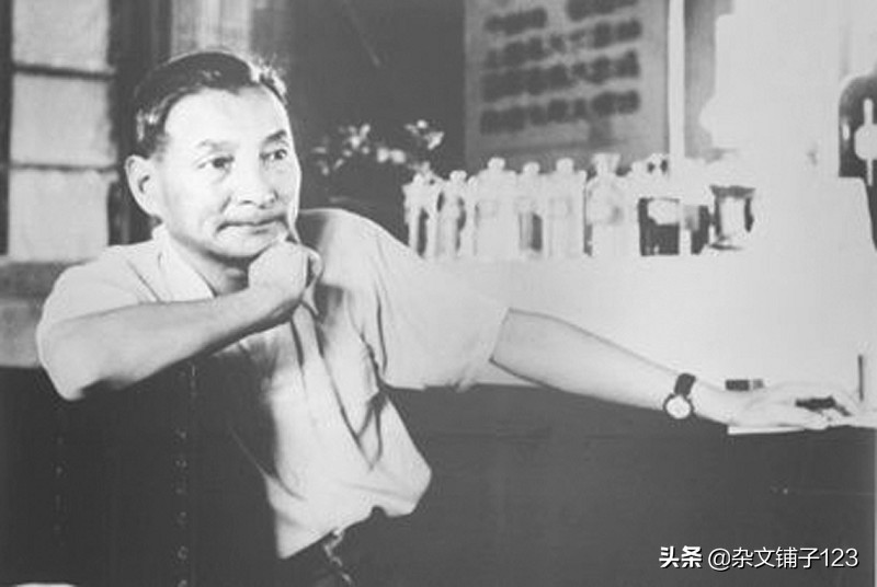 1953年，*云陈**提出用票购物，计划经济由此开始