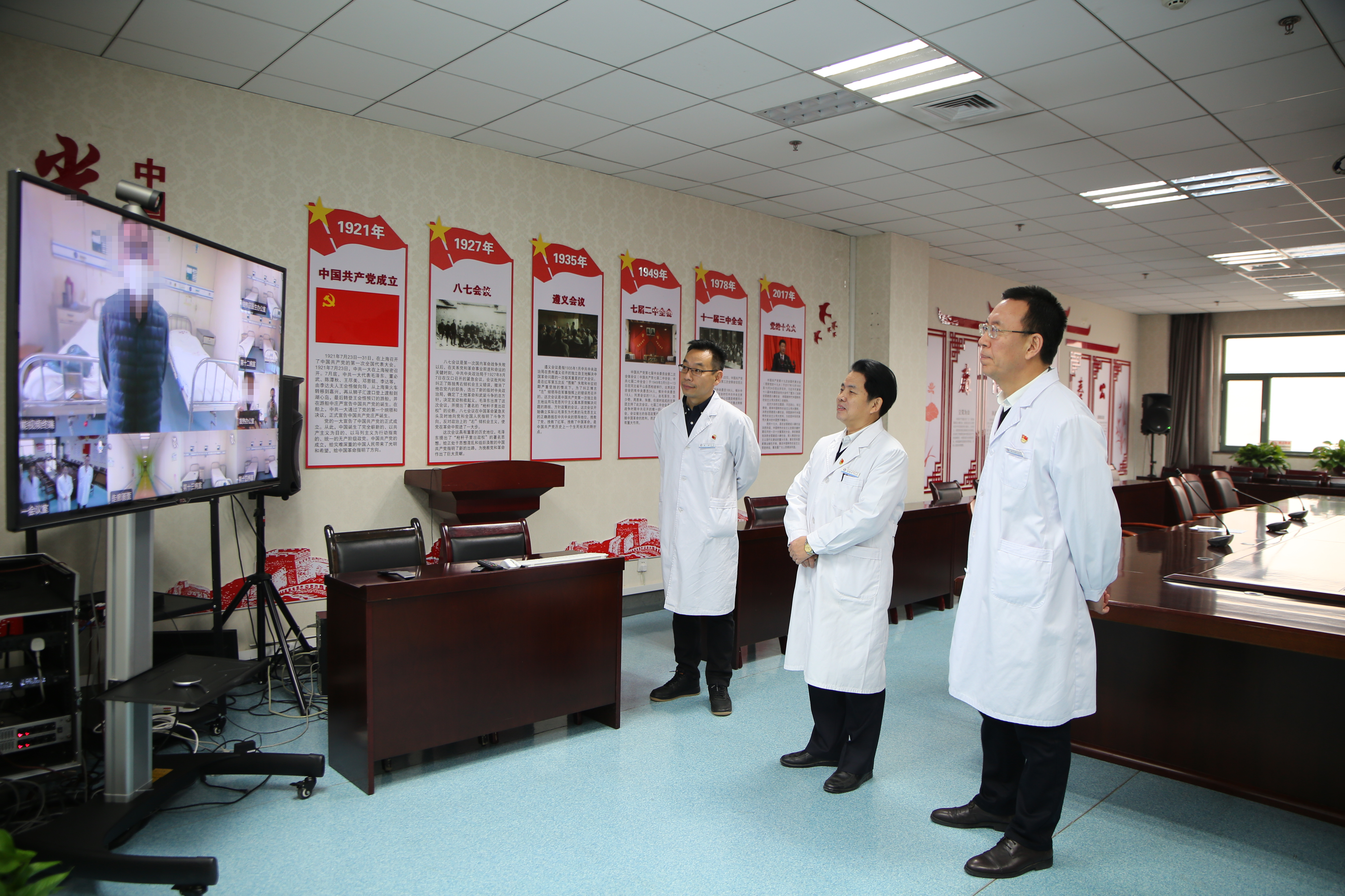 隔离病区直击！脸上压满印迹，穿着纸尿裤上岗…揭秘河北胸科医院18名医务人员的工作日常