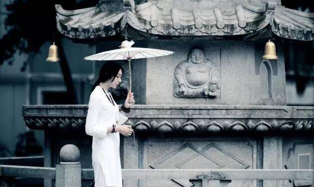 40岁，华枝春满；40岁，也悲欣交集