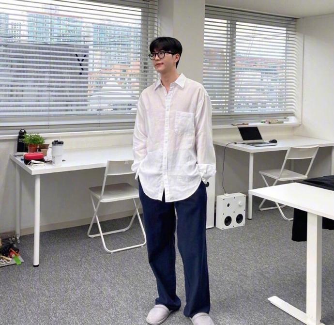 偏瘦的男生夏天怎么穿搭才好看,太瘦的男生怎么穿搭好看