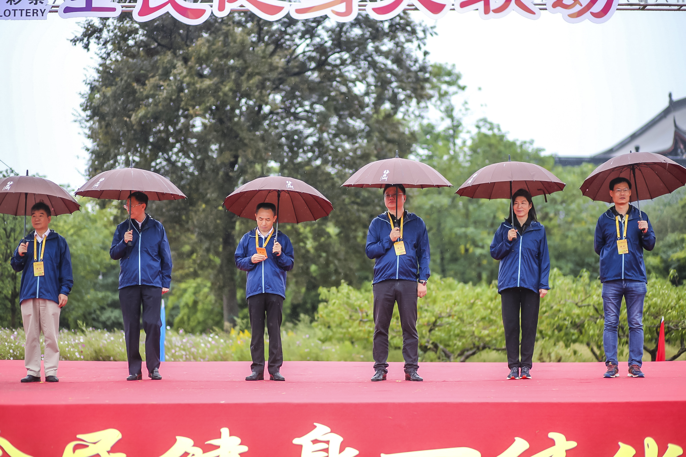 陆上打、天上飞、水中游，感受全方位体验——三省一市体育达人齐聚嘉兴动起来