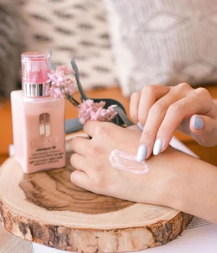 换季脸上爆痘用什么都过敏,换季过敏长痘用什么护肤品