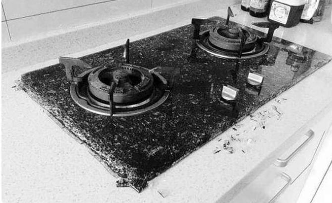 燃气灶不小心弄上水了,燃气灶不常有的维修问题