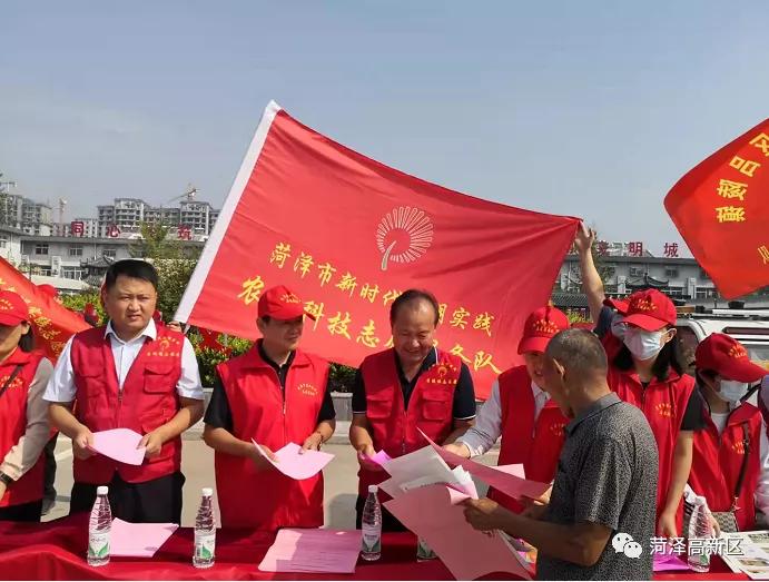 文明实践送技术下乡助力乡村振兴,送科技下乡服务农业生产