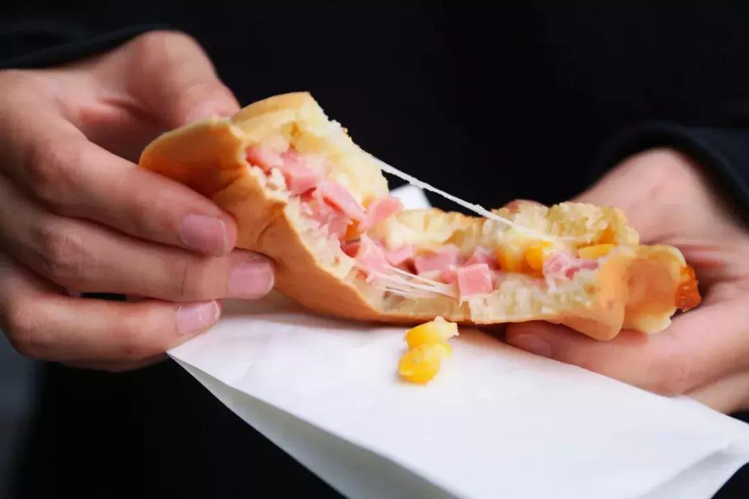 杨家坪大洋百货车轮饼,车轮饼摆摊火爆