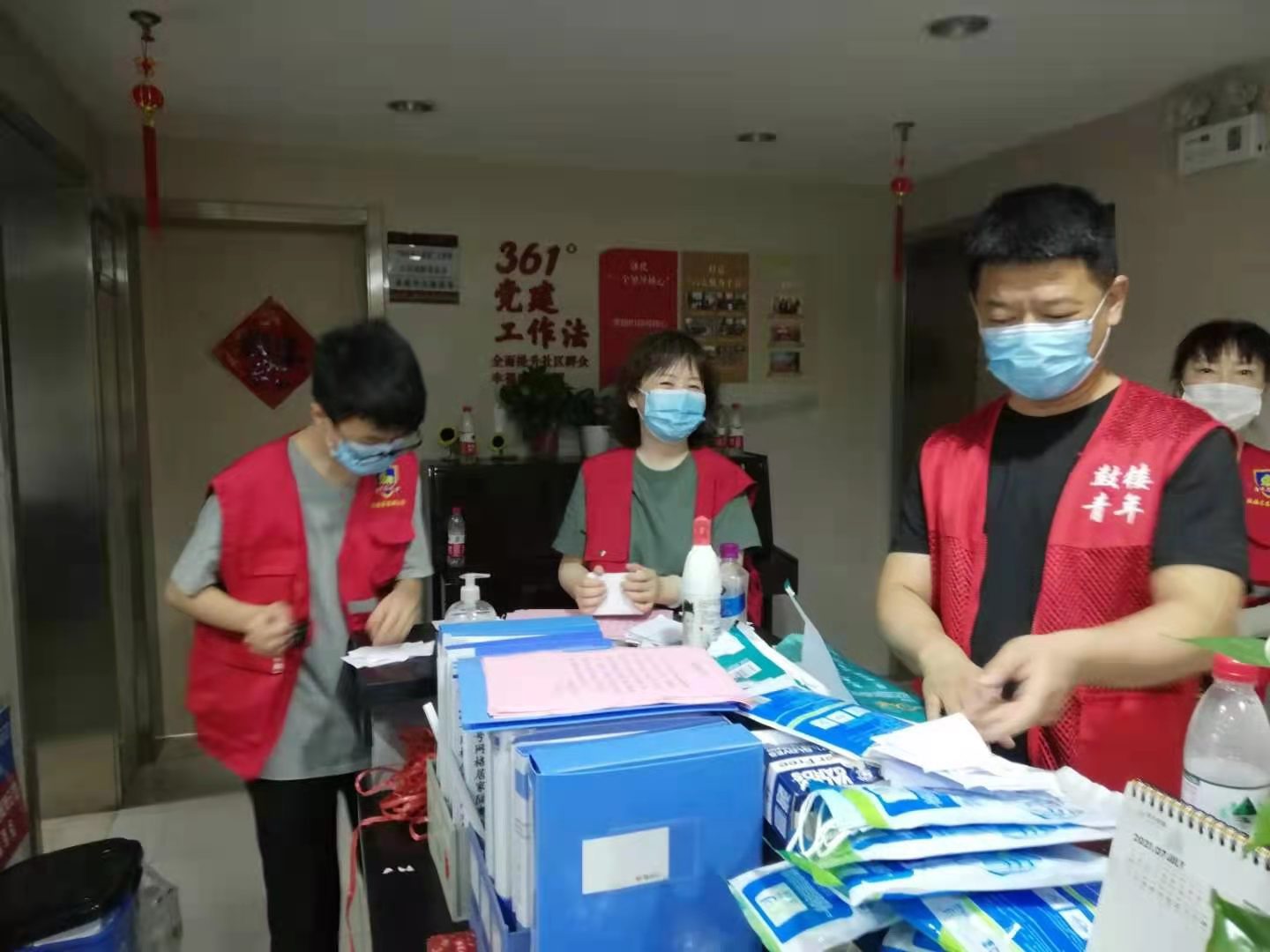 区街新闻｜70多幅照片记录世茂滨江社区辖内志愿者，南京感谢你们