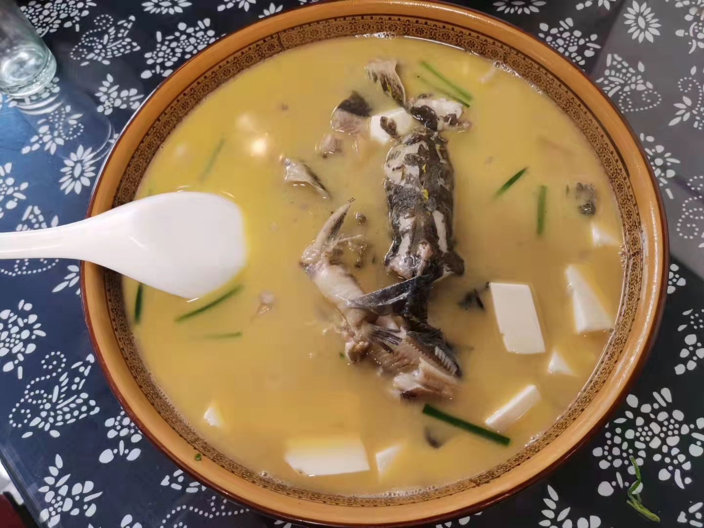 「顾马入江南」老街酒楼吃吃蟹