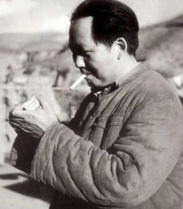 毛主席生前每月工资多少？中南海地下室发现的“废纸”，揭开谜团