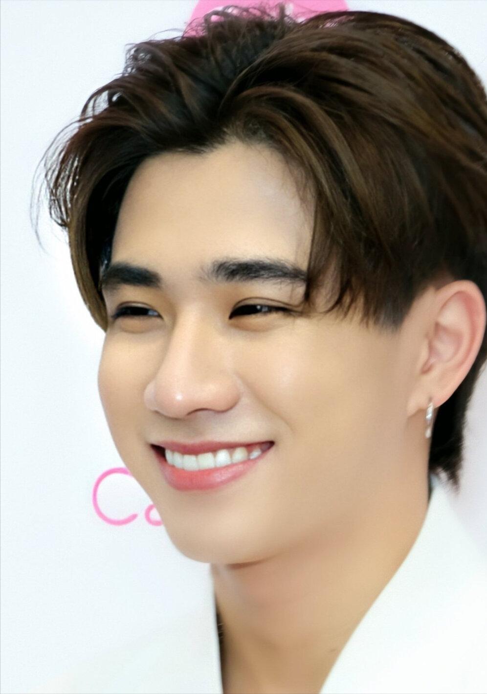 他泰让人一眼万年的外观：妞的鼻尖痣泡芙的笑眼文总的手