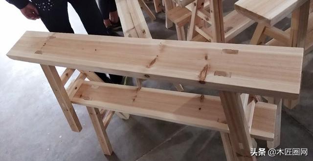 逐渐兴起的木工学校，以学习木工基础知识开始，偶尔也打打小家具