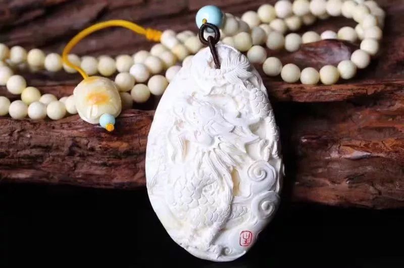 紫外线照射鉴定琥珀蜜蜡的真假,蜜蜡鉴定真假的方法介绍简单易学