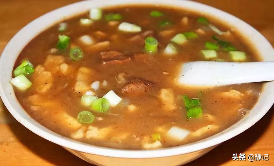 胡辣汤和胡辣汤有什么不同,胡辣汤为什么只能在河南吃到