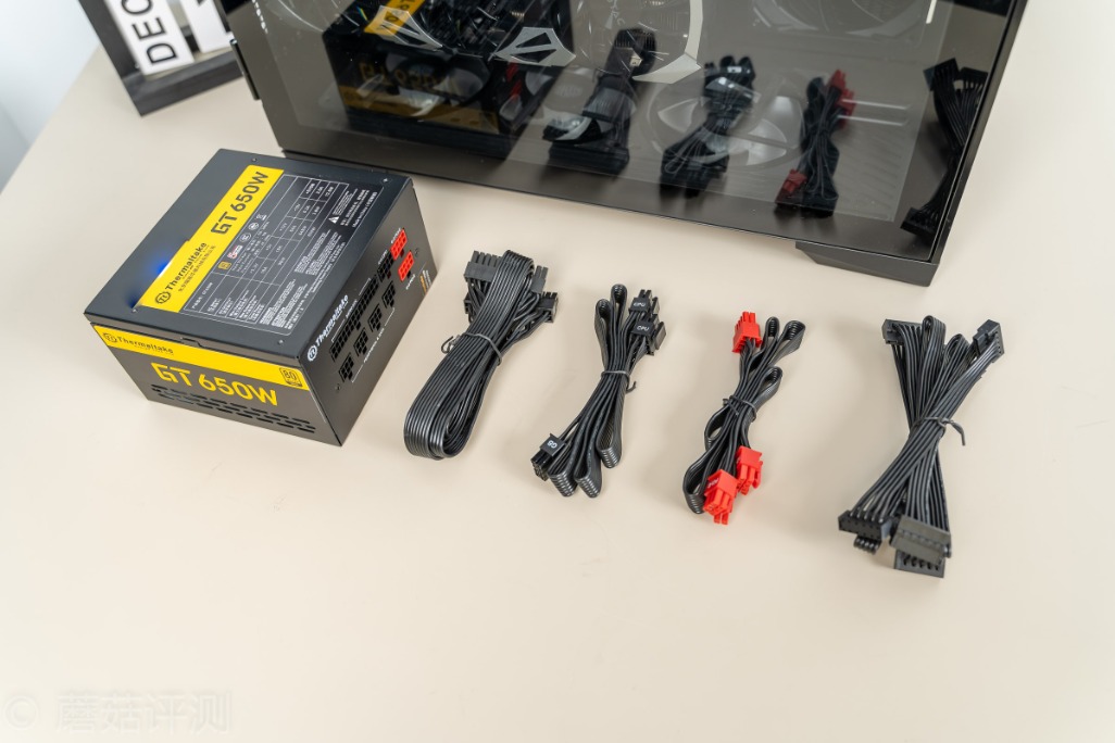 ttgt550金牌全模组电源,tt半模组电源550w