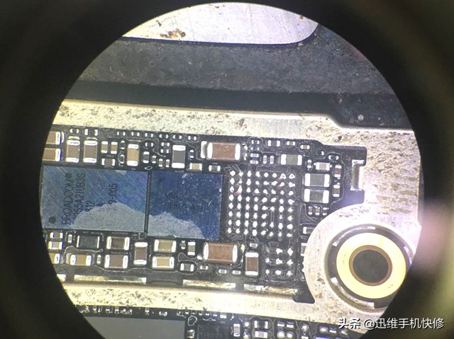 苹果手机使用不正规的充电器充电,苹果手机用原装充电器接触不良