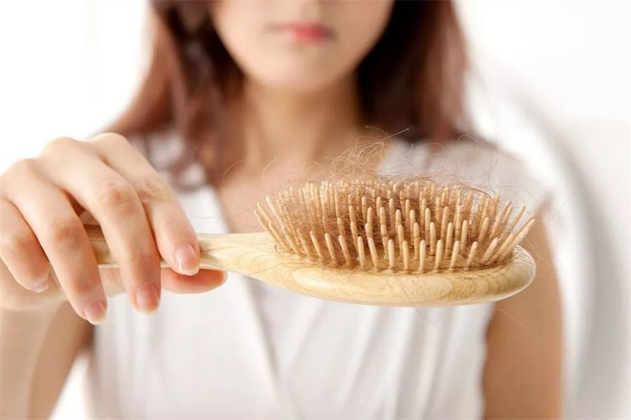 哺乳期妈妈脱发严重怎么办,哺乳期脱发怎么办最快速恢复