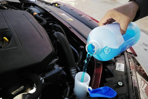 雨刮器水可以加自来水吗,雨刮器水可以加酒精吗