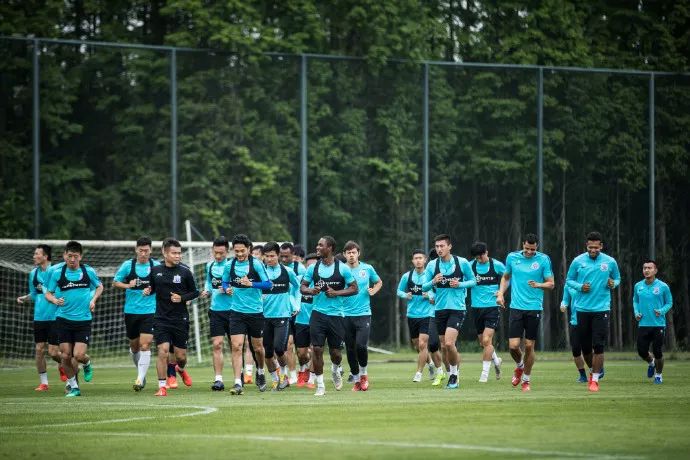 喂？有人做西班牙代购嘛？申花可能有这个需要......