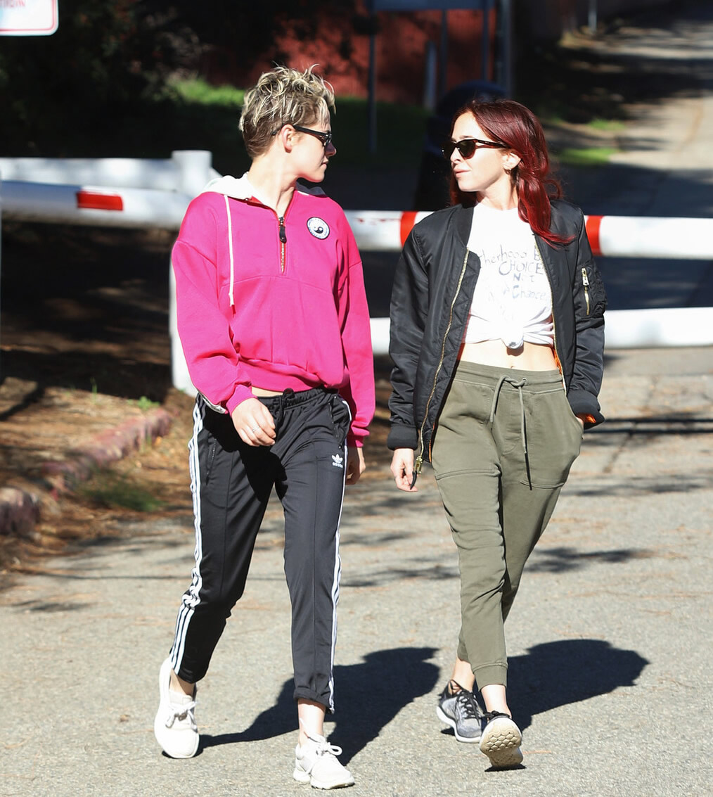 玫红色不适合哪些人,玫红色黄皮肤穿显黑吗