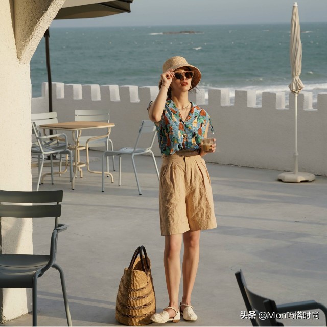 今夏火了一种帽子叫“烟筒帽”，时髦百搭显脸小，戴对整容级好看