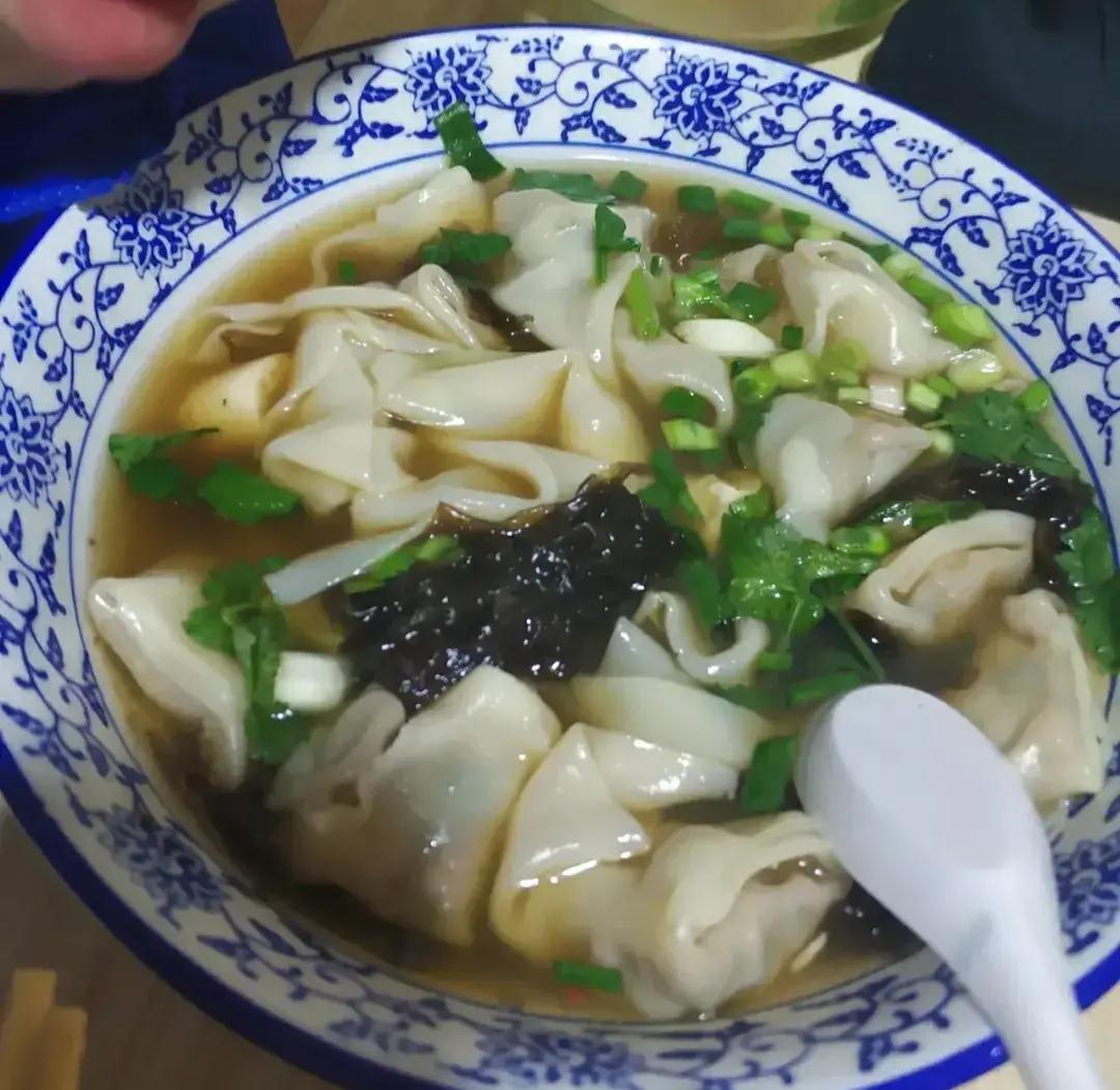 乌鲁木齐一企业大经理隐藏街头开小吃，月收入近万！听听他的故事