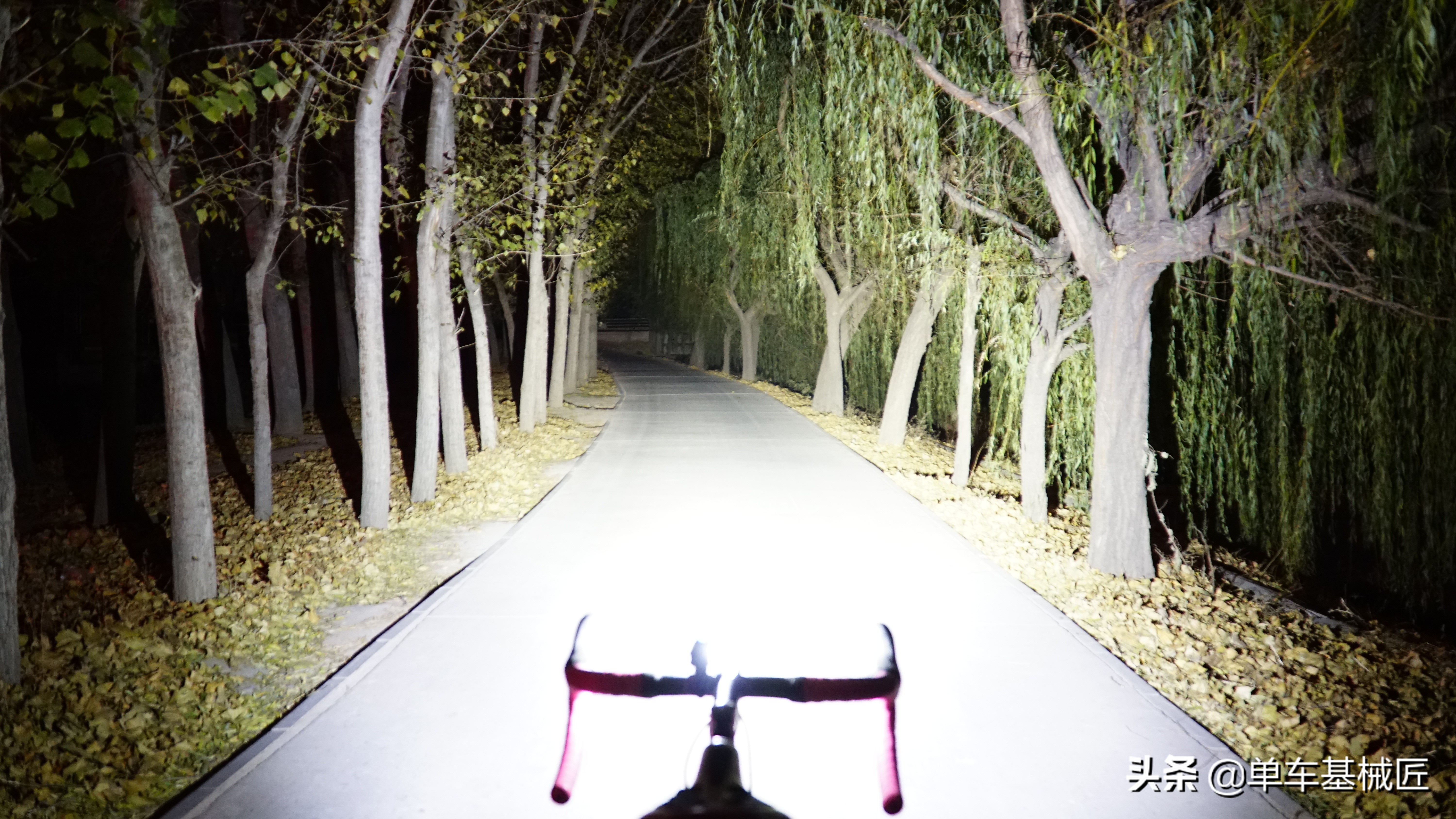 猫眼骑行灯测评,猫眼车灯好吗