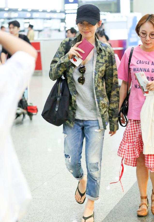 “中国媳妇”秋瓷炫气质不是盖的,穿破洞的外套,依旧让人心动