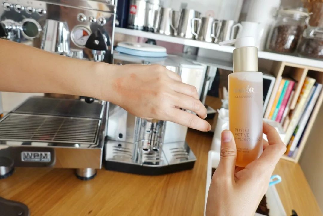 朋友圈精致生活却一地鸡毛,精致朋友圈背后的真实故事