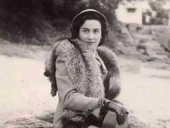 澳门赌王何鸿燊合法吗,赌王何鸿燊三太太和四太太合法吗