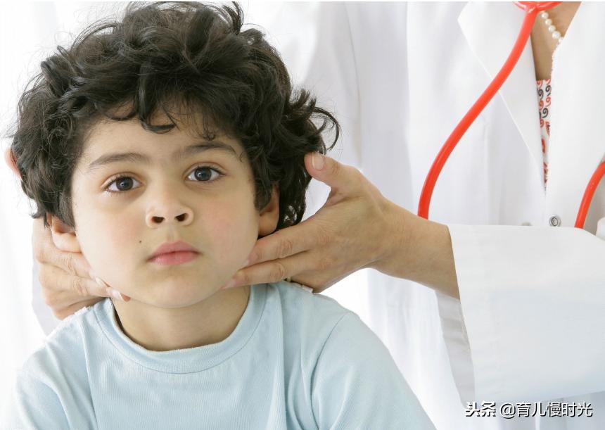 宝宝头上突然长了个硬疙瘩有点红,头上长了个软疙瘩怎么回事