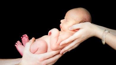 新生宝宝的这9个“伪异常”现象，新手爸妈们遇到了不要慌