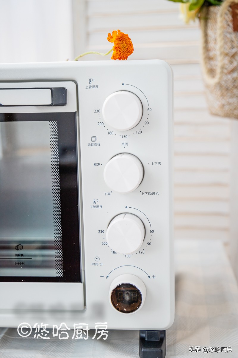 它叫枣却不是枣，柔软有韧性，不用晒几天，几小时就做一大盘