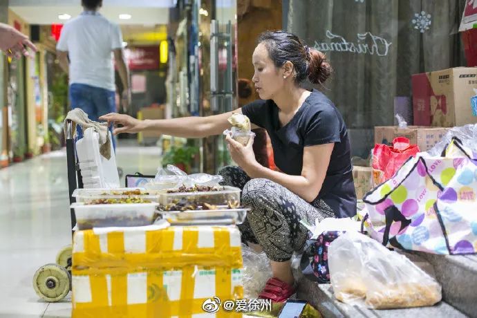 徐州闫二姐卷饼学习多少钱,闫二姐卷饼真有那么火爆吗